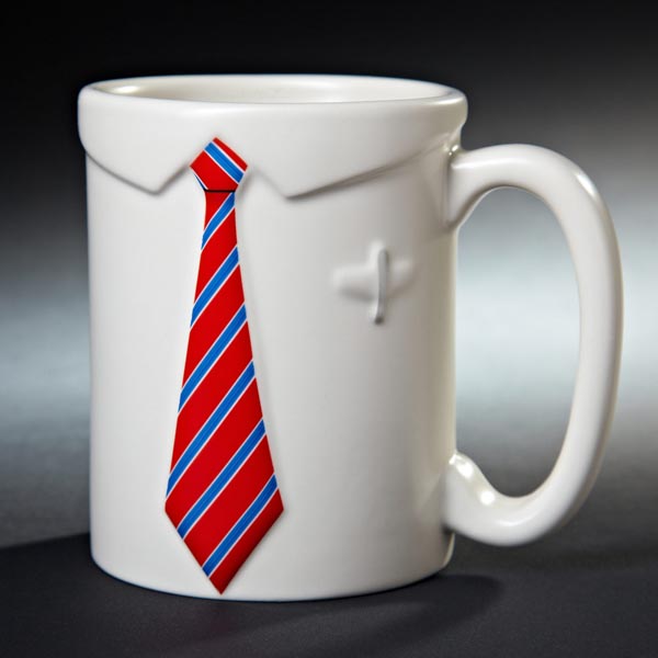 taza promocional con corbata estampada