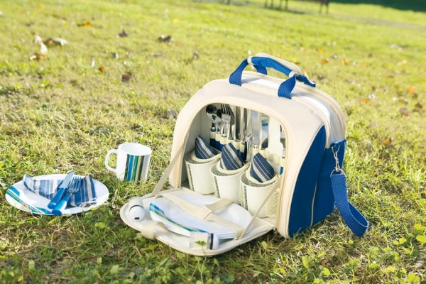 una bolsa de picnic con utensilios para comer fuera es uno de los regalos promocionales más prácticos
