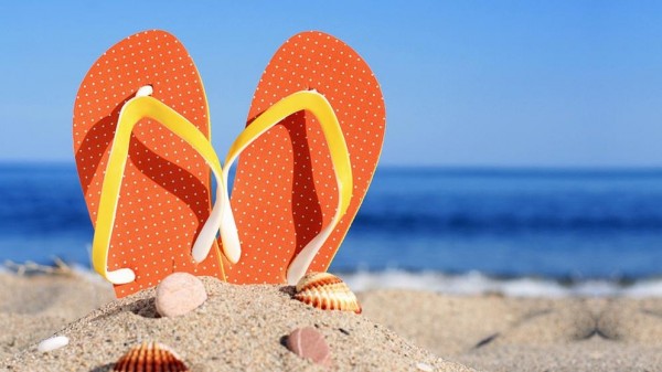 las chanclas de playa son uno de los regalos promocionales para verano más solicitados
