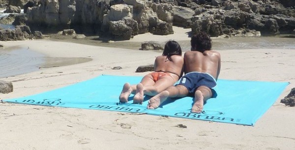 Las toallas de playa para dos son regalos promocionales perfectos para estampar su publicidad