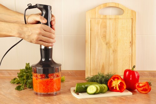 Modo de uso de un electrodoméstico personalizado para triturar verduras