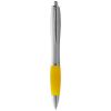 bolígrafo plateado con empuñadura de color “nash” amarillo vista1