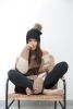 Gorro Punto Acrílico, Pompón Poliéster, Tejido a Mano